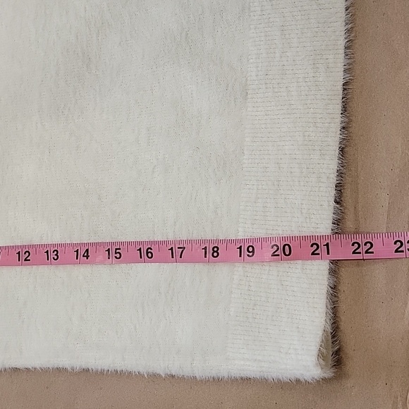 Banana Republic Size XS Ivory Long Sleeve Short (not Crop) Super Soft Sweater - Picture 9 of 11
